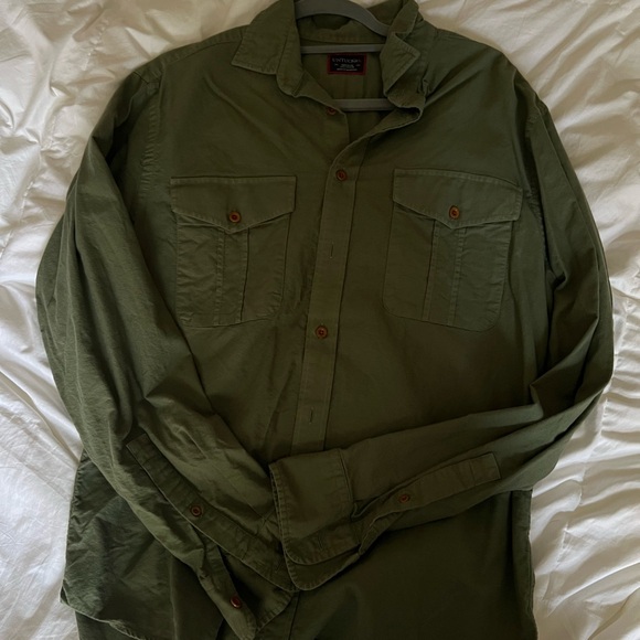 Untuckit button down size medium - Picture 1 of 2